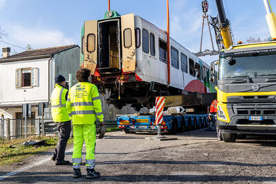 SCONTRO TRENO CAMION SENETICA
