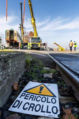 SCONTRO TRENO CAMION SENETICA