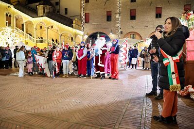 ACCENSIONE LUMINARIE NATALE FERRARA