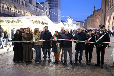 ACCENSIONE LUMINARIE NATALE FERRARA