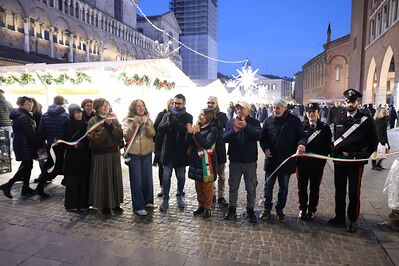 ACCENSIONE LUMINARIE NATALE FERRARA