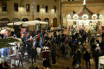 ACCENSIONE LUMINARIE NATALE FERRARA