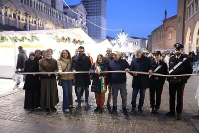 ACCENSIONE LUMINARIE NATALE FERRARA