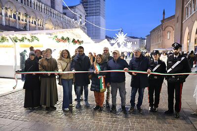 ACCENSIONE LUMINARIE NATALE FERRARA