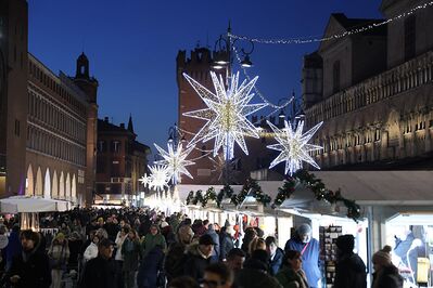 ACCENSIONE LUMINARIE NATALE FERRARA