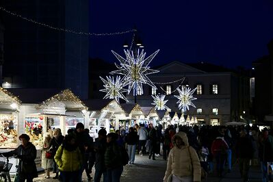 ACCENSIONE LUMINARIE NATALE FERRARA