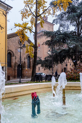 OPERA HXORO FONTANA PIAZZA REPUBBLICA FERRARA