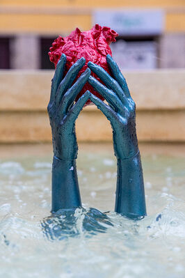 OPERA HXORO FONTANA PIAZZA REPUBBLICA FERRARA