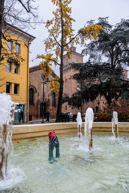 OPERA HXORO FONTANA PIAZZA REPUBBLICA FERRARA