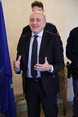 ENCOMIO AGENTI POLIZIA IN PREFETTURA