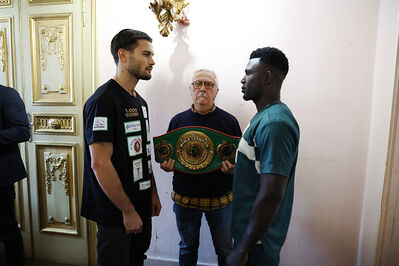 CONFERENZA STAMPA E PESO PUGILI DUCHESSA ISABELLA