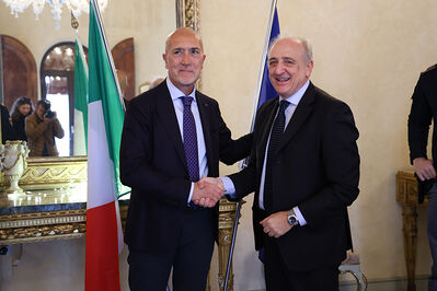 ENCOMIO AGENTI POLIZIA IN PREFETTURA