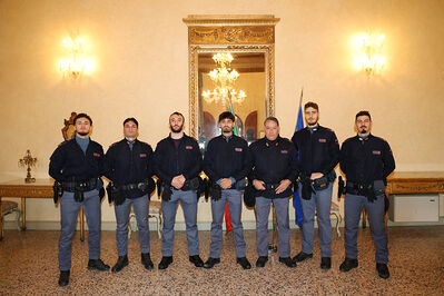 ENCOMIO AGENTI POLIZIA IN PREFETTURA