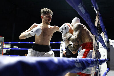 TITOLO MONDIALE PESI MEDI E ITALIANO PESI MOSCA