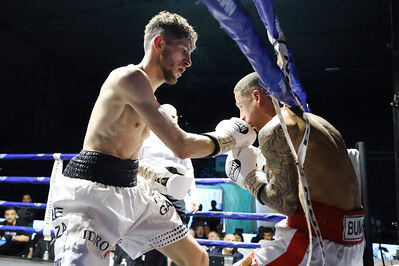 TITOLO MONDIALE PESI MEDI E ITALIANO PESI MOSCA