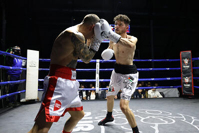 TITOLO MONDIALE PESI MEDI E ITALIANO PESI MOSCA