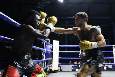 TITOLO MONDIALE PESI MEDI E ITALIANO PESI MOSCA