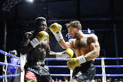 TITOLO MONDIALE PESI MEDI E ITALIANO PESI MOSCA