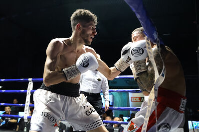 TITOLO MONDIALE PESI MEDI E ITALIANO PESI MOSCA