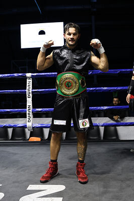 TITOLO MONDIALE PESI MEDI E ITALIANO PESI MOSCA