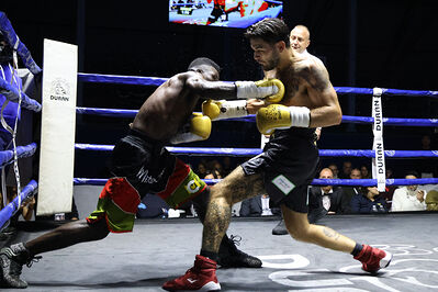 TITOLO MONDIALE PESI MEDI E ITALIANO PESI MOSCA