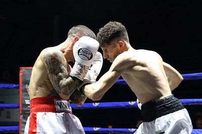 TITOLO MONDIALE PESI MEDI E ITALIANO PESI MOSCA