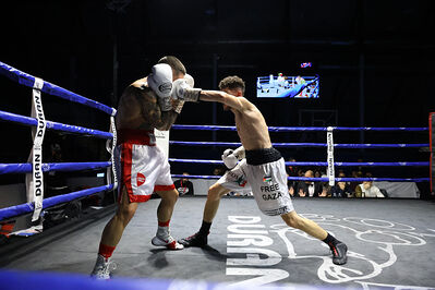 TITOLO MONDIALE PESI MEDI E ITALIANO PESI MOSCA