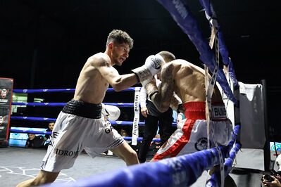 TITOLO MONDIALE PESI MEDI E ITALIANO PESI MOSCA