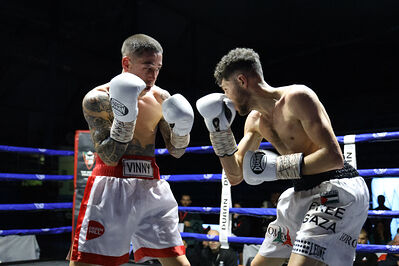 TITOLO MONDIALE PESI MEDI E ITALIANO PESI MOSCA