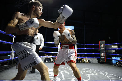 TITOLO MONDIALE PESI MEDI E ITALIANO PESI MOSCA