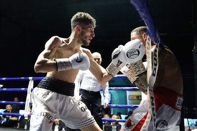 TITOLO MONDIALE PESI MEDI E ITALIANO PESI MOSCA