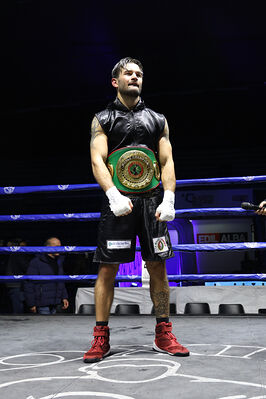 TITOLO MONDIALE PESI MEDI E ITALIANO PESI MOSCA