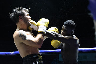 TITOLO MONDIALE PESI MEDI E ITALIANO PESI MOSCA