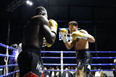 TITOLO MONDIALE PESI MEDI E ITALIANO PESI MOSCA