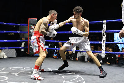 TITOLO MONDIALE PESI MEDI E ITALIANO PESI MOSCA