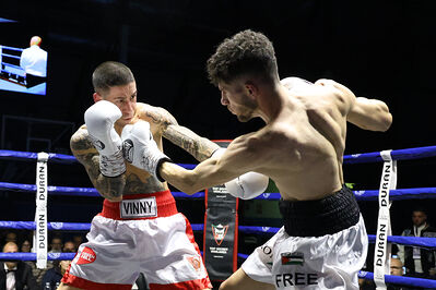 TITOLO MONDIALE PESI MEDI E ITALIANO PESI MOSCA