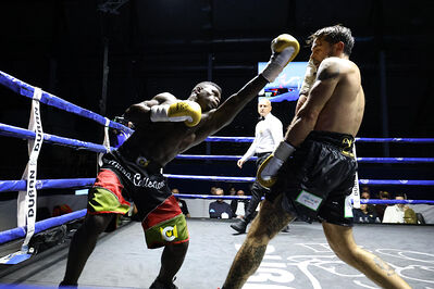 TITOLO MONDIALE PESI MEDI E ITALIANO PESI MOSCA