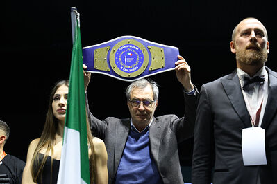 TITOLO MONDIALE PESI MEDI E ITALIANO PESI MOSCA