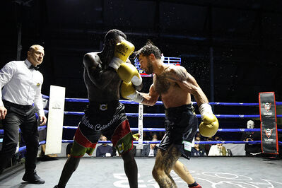 TITOLO MONDIALE PESI MEDI E ITALIANO PESI MOSCA