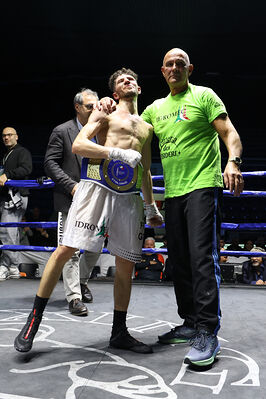 TITOLO MONDIALE PESI MEDI E ITALIANO PESI MOSCA