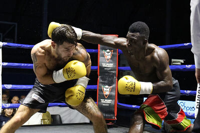 TITOLO MONDIALE PESI MEDI E ITALIANO PESI MOSCA