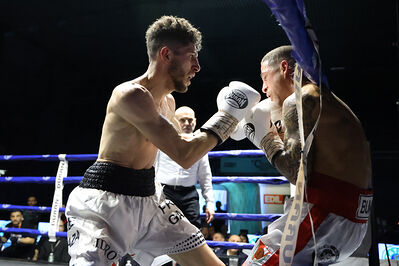 TITOLO MONDIALE PESI MEDI E ITALIANO PESI MOSCA