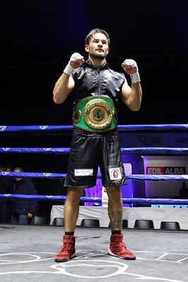 TITOLO MONDIALE PESI MEDI E ITALIANO PESI MOSCA