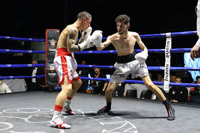 TITOLO MONDIALE PESI MEDI E ITALIANO PESI MOSCA