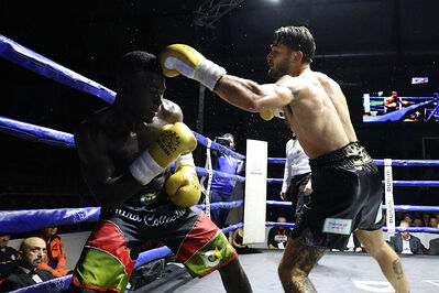 TITOLO MONDIALE PESI MEDI E ITALIANO PESI MOSCA