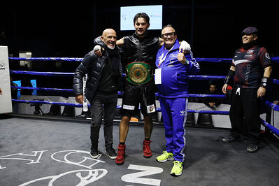 TITOLO MONDIALE PESI MEDI E ITALIANO PESI MOSCA