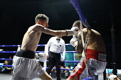 TITOLO MONDIALE PESI MEDI E ITALIANO PESI MOSCA