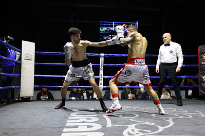 TITOLO MONDIALE PESI MEDI E ITALIANO PESI MOSCA