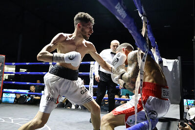 TITOLO MONDIALE PESI MEDI E ITALIANO PESI MOSCA