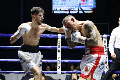 TITOLO MONDIALE PESI MEDI E ITALIANO PESI MOSCA